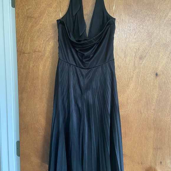 Dress - Picture 4 of 4